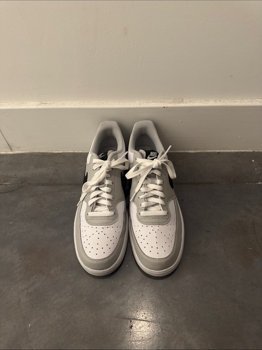 Nike Men’s White and Gray Low-Top Sneakers with Black Swoosh